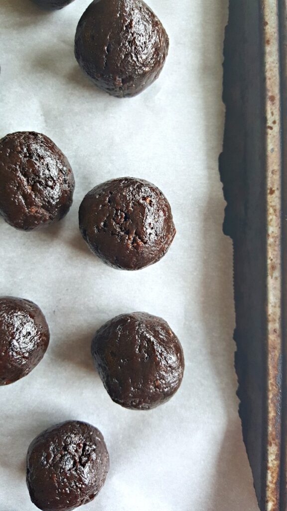 Easy & Delicious, 3 Ingredient, Oreo Truffles. Vegan, Gluten free & Nut free.