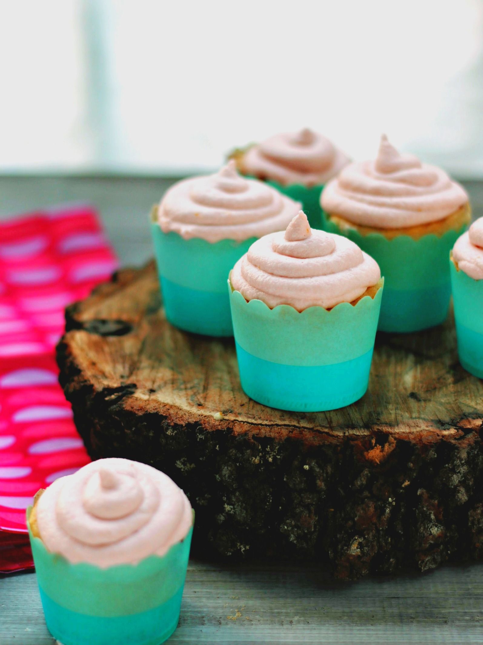 Shout SUMMER with soft & fluffy lemonade cupcakes, infused with rosewater