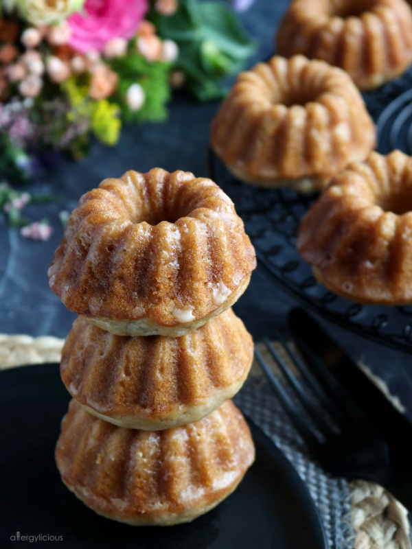 Vegan Mini Banana Bundt Cake 