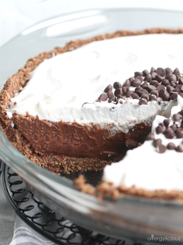 Smoothy & dreamy, nut-free chocolate cream pie